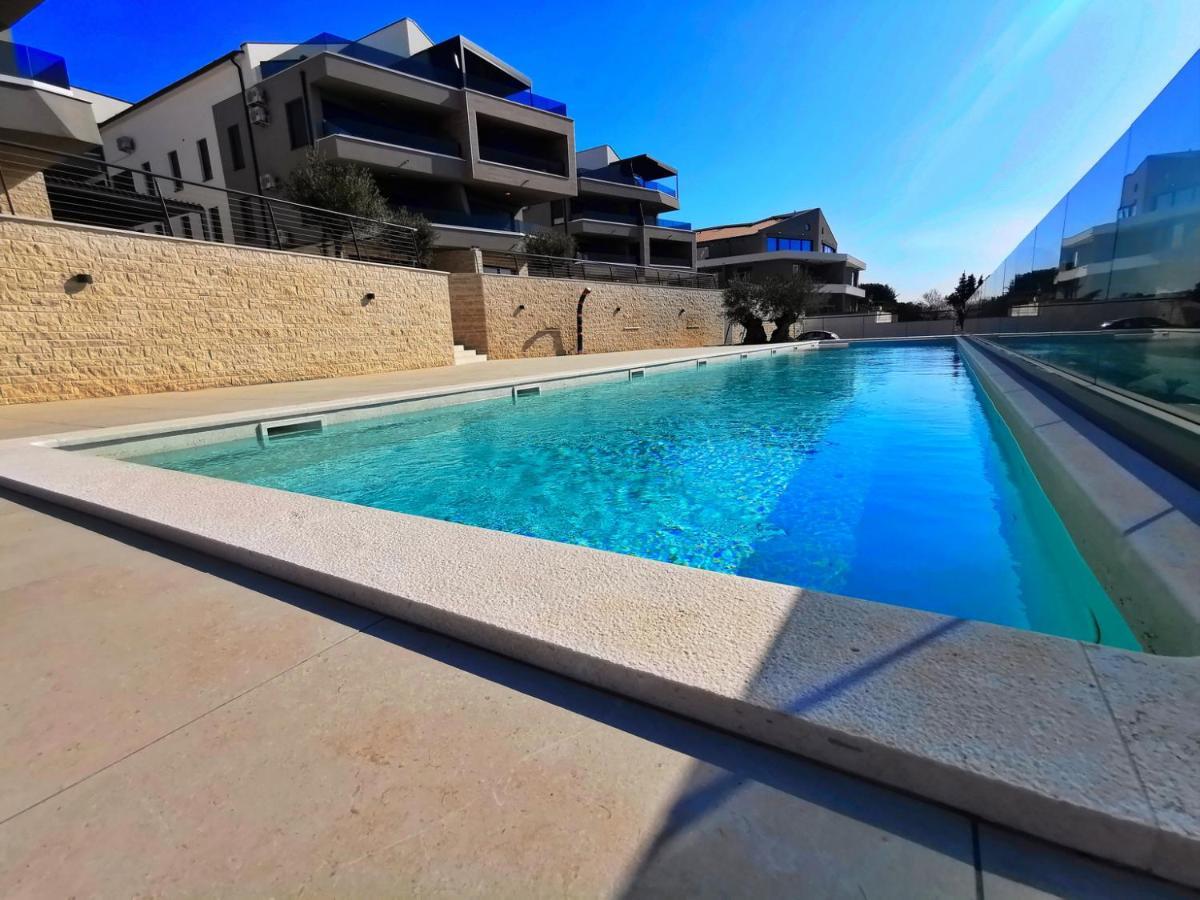 Black Pearl - Luxury Seaside App With Pool & Bbq, Istra Banjole Eksteriør billede