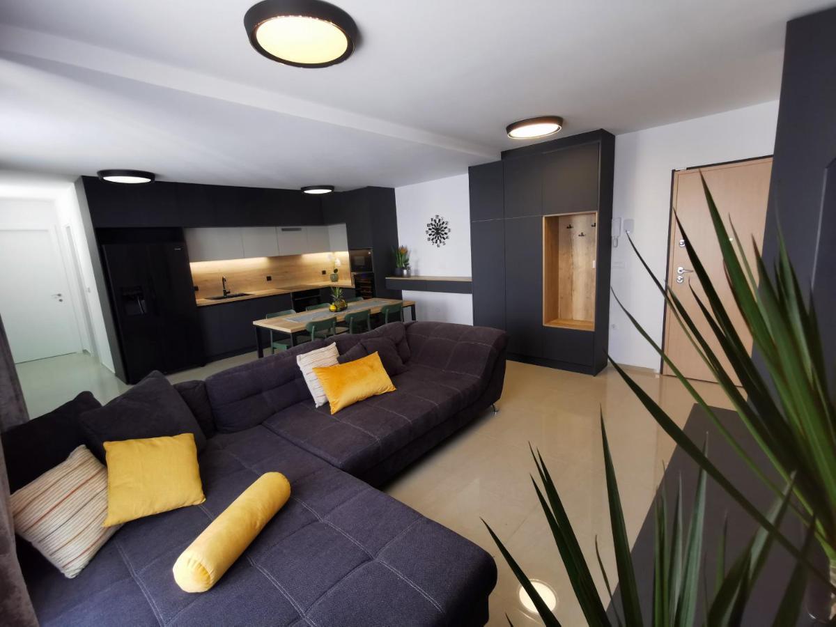 Black Pearl - Luxury Seaside App With Pool & Bbq, Istra Banjole Eksteriør billede
