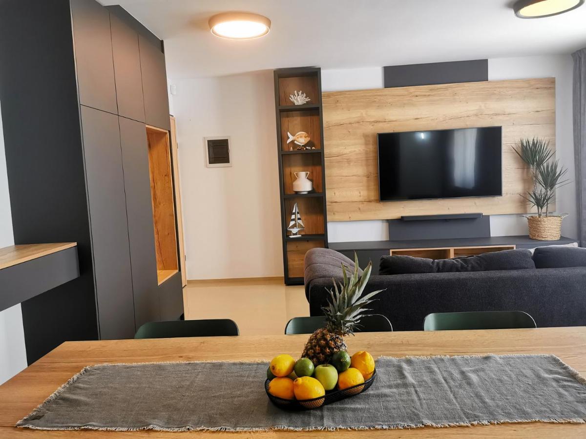 Black Pearl - Luxury Seaside App With Pool & Bbq, Istra Banjole Eksteriør billede