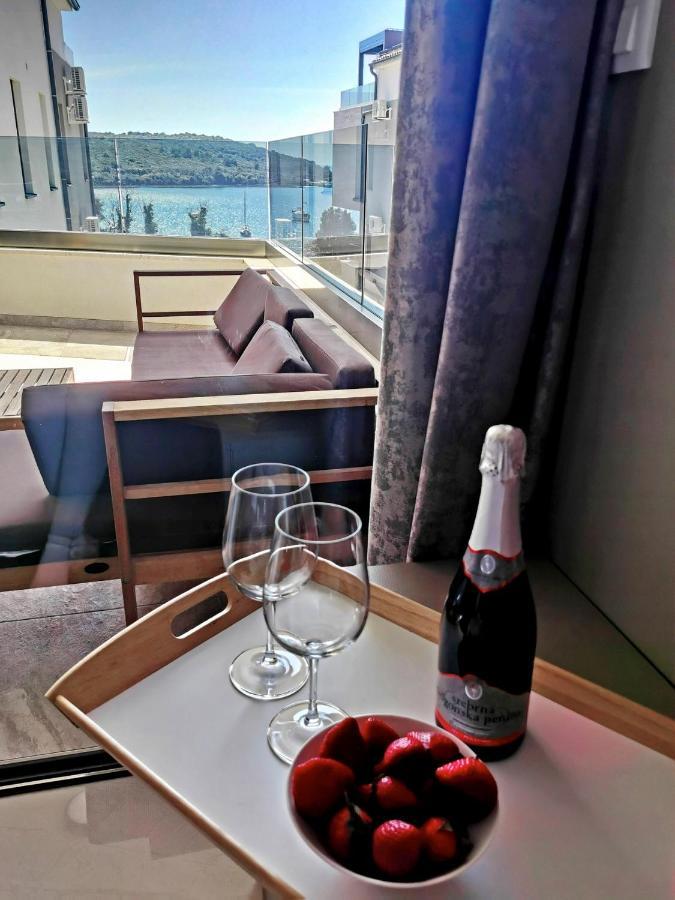 Black Pearl - Luxury Seaside App With Pool & Bbq, Istra Banjole Eksteriør billede