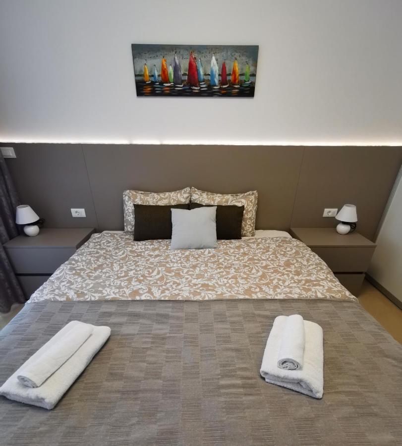 Black Pearl - Luxury Seaside App With Pool & Bbq, Istra Banjole Eksteriør billede