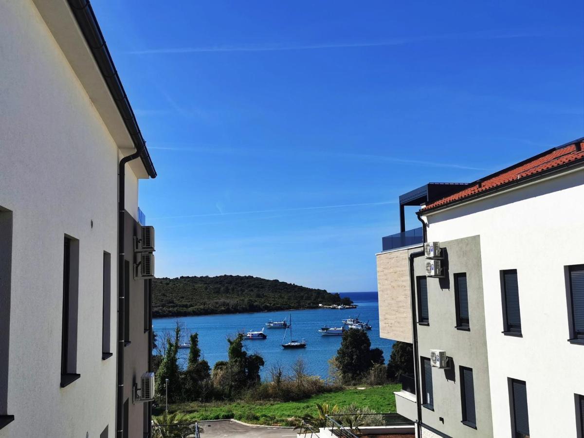 Black Pearl - Luxury Seaside App With Pool & Bbq, Istra Banjole Eksteriør billede