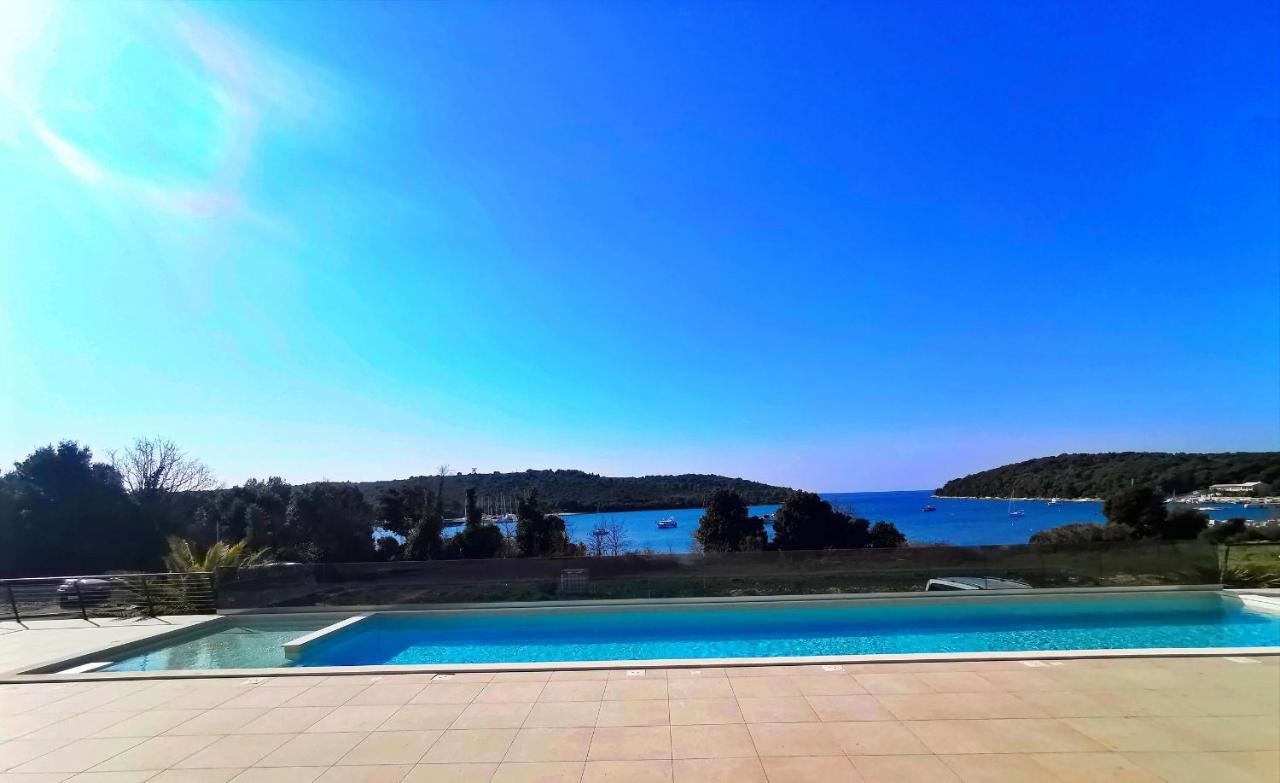 Black Pearl - Luxury Seaside App With Pool & Bbq, Istra Banjole Eksteriør billede
