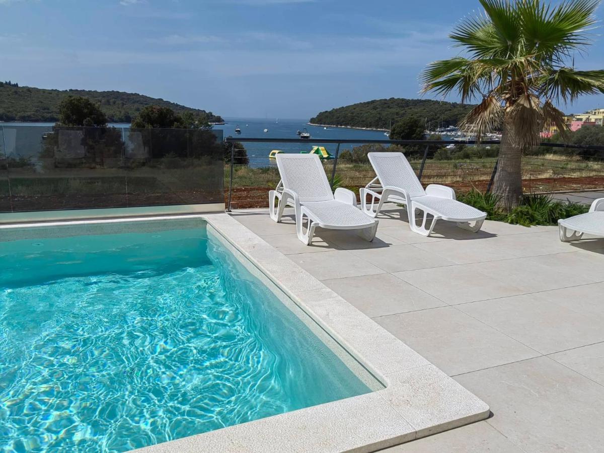 Black Pearl - Luxury Seaside App With Pool & Bbq, Istra Banjole Eksteriør billede