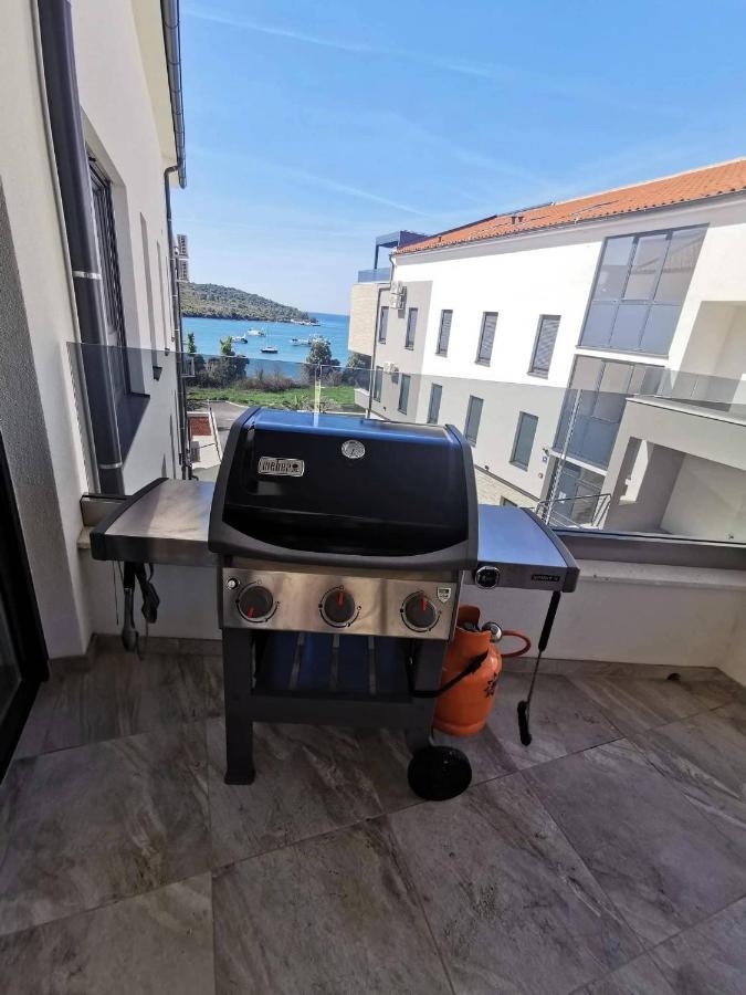 Black Pearl - Luxury Seaside App With Pool & Bbq, Istra Banjole Eksteriør billede