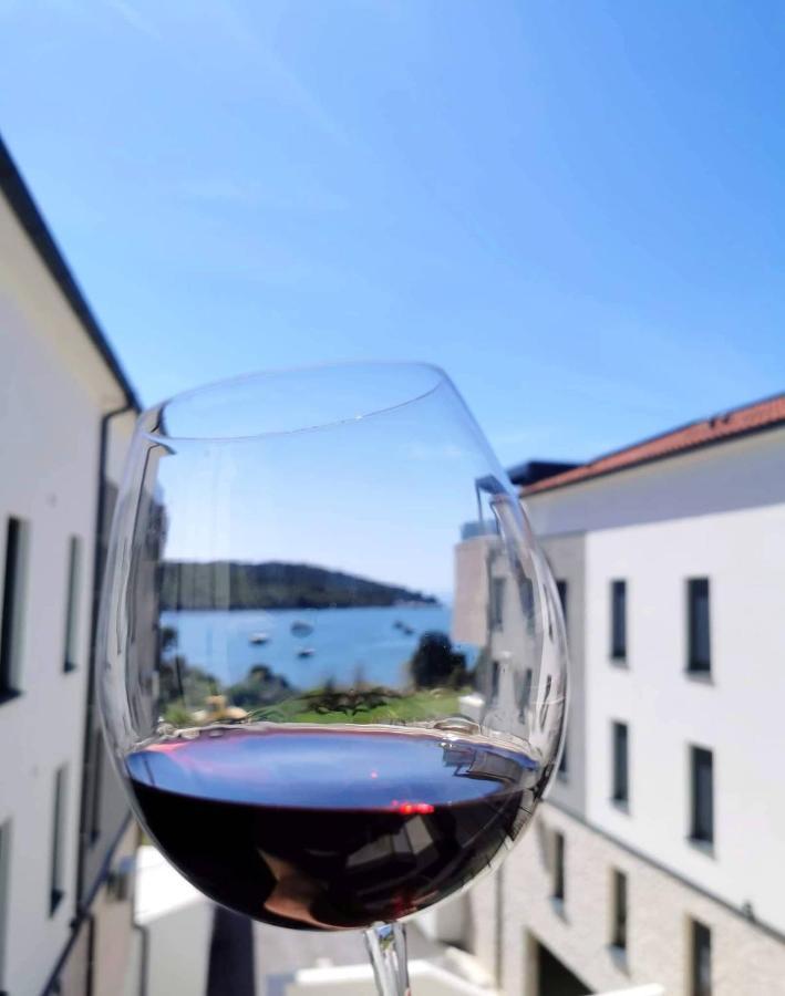 Black Pearl - Luxury Seaside App With Pool & Bbq, Istra Banjole Eksteriør billede